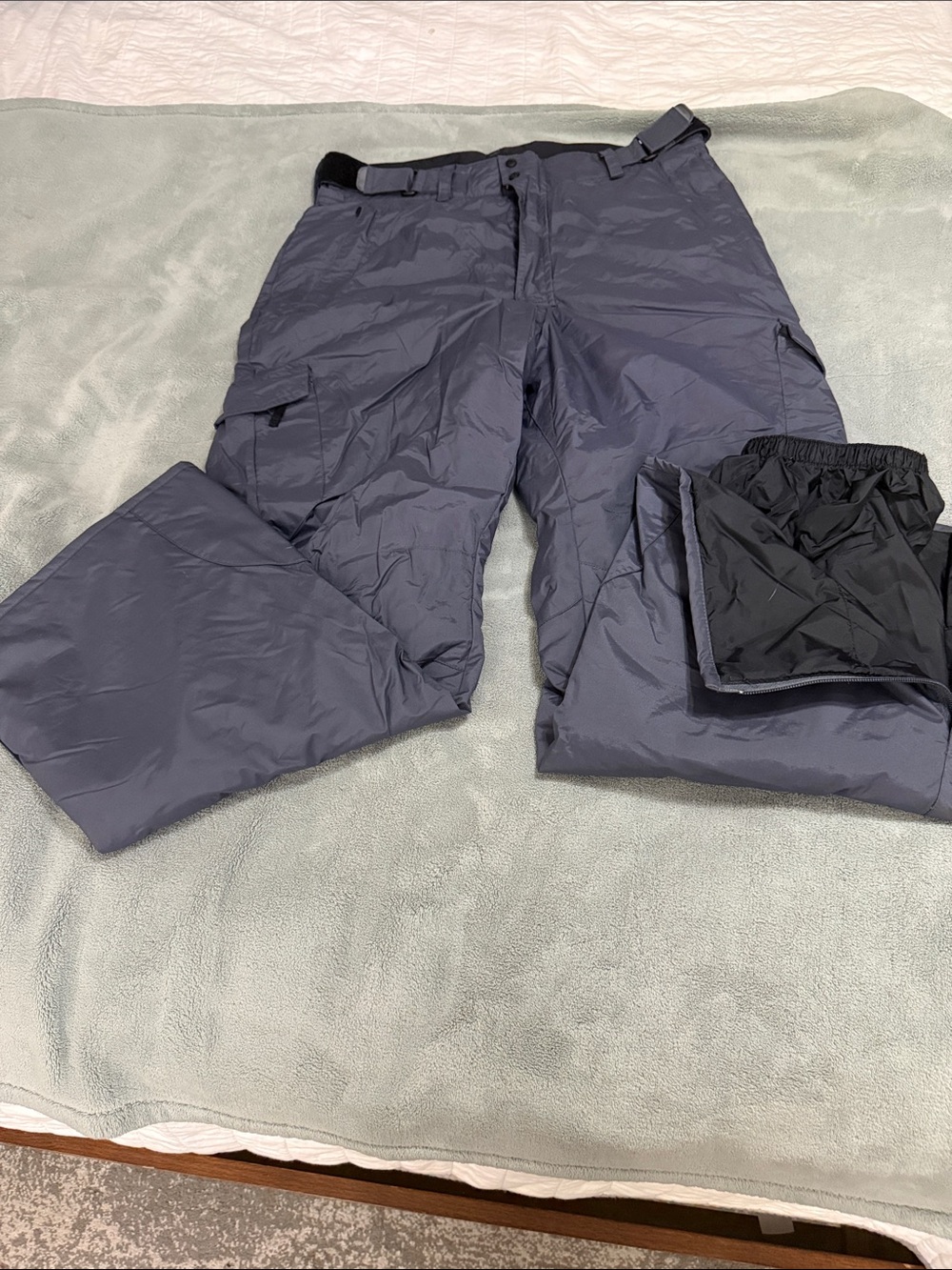 Columbia Men's Cargo Snow Pants in Dark Blue